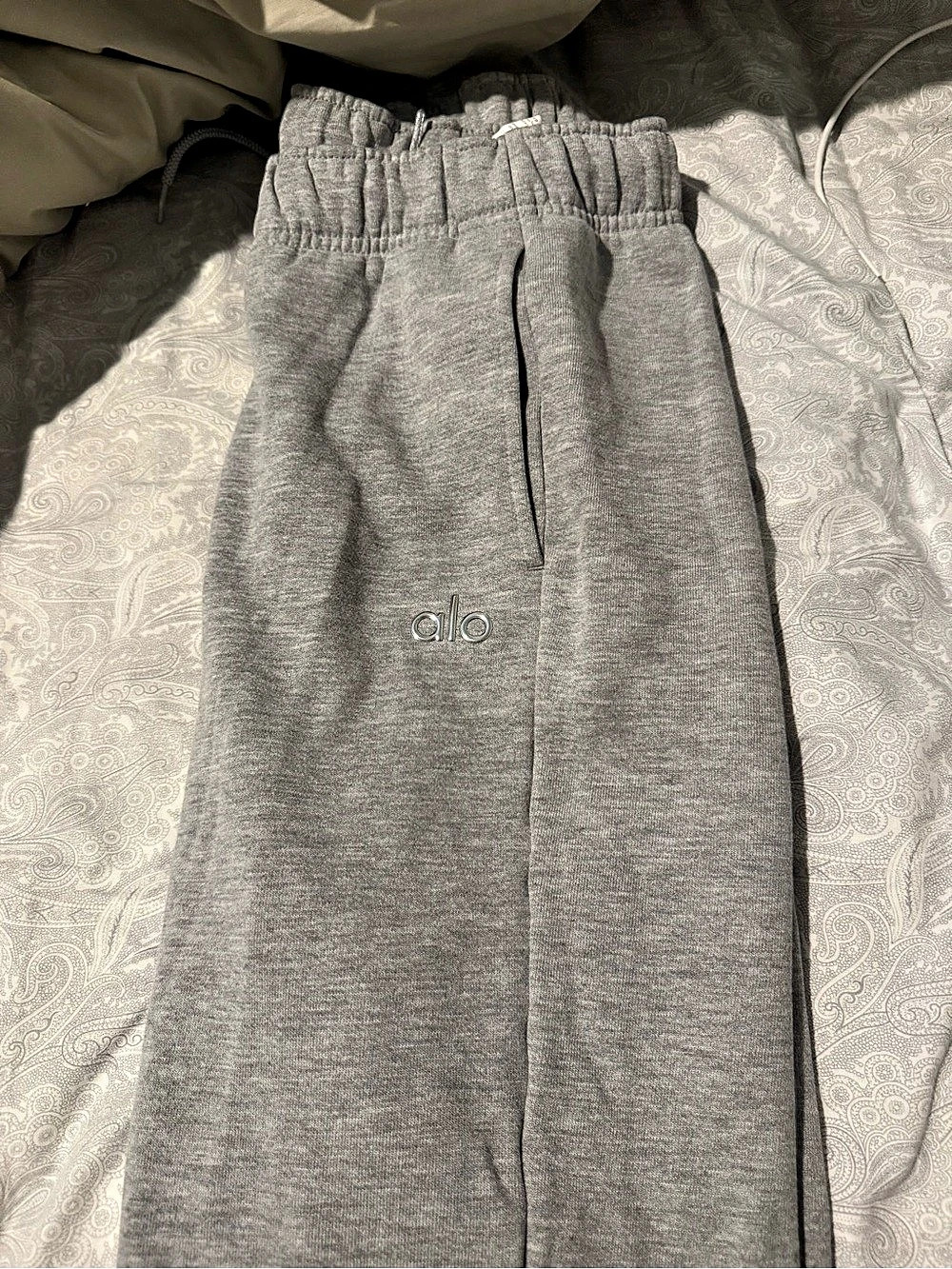 Alo Gray Jogger Pants Size Medium Like New